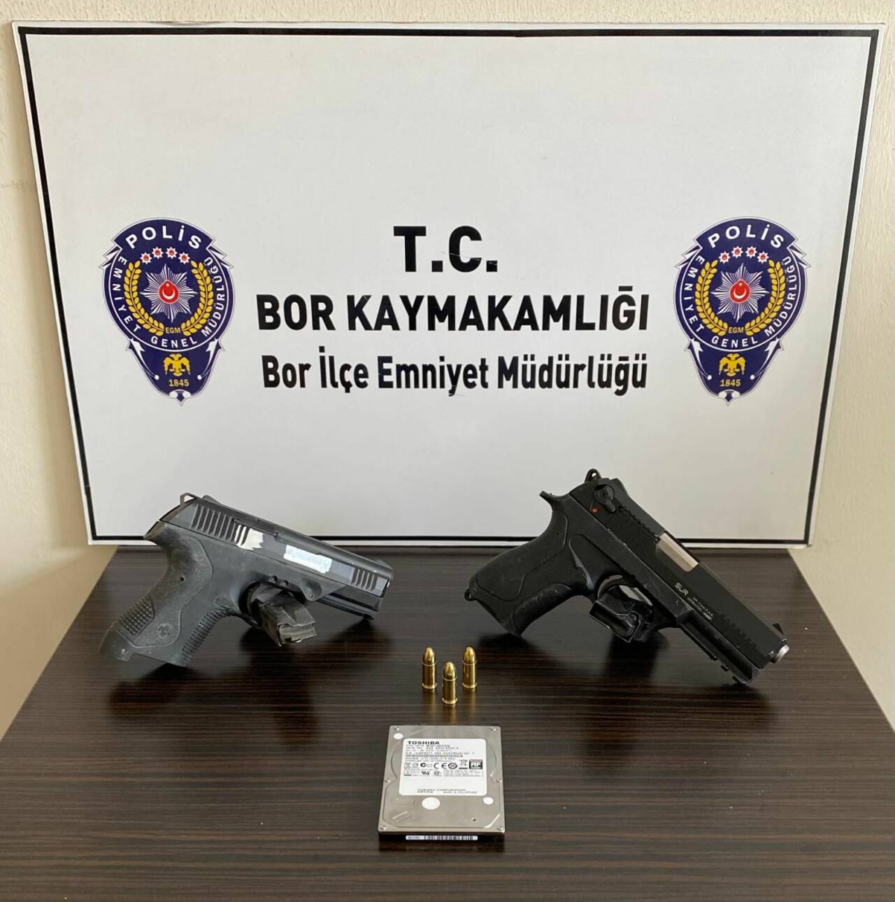 Niğde'de İlçe Emniyet Müdürlüğü  ekipleri tarafından düzenlenen operasyonda "kasten yaralama"