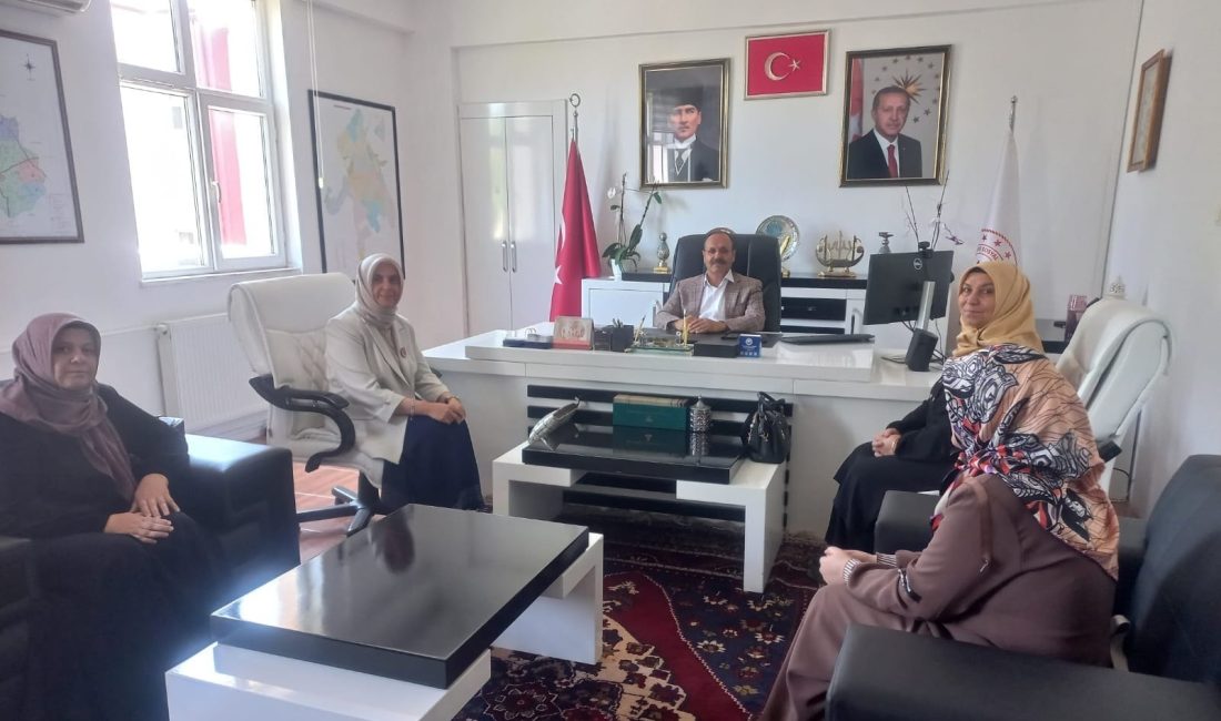 AK Parti Aksaray İl Kadın Kolları, şehirdeki temasları kapsamında Aile