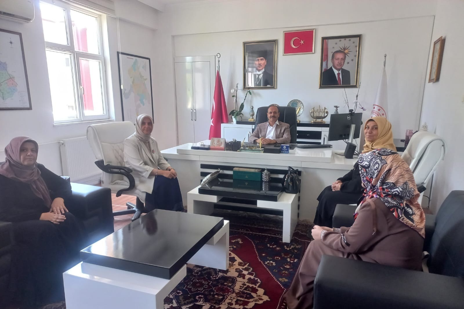 AK Parti Aksaray İl Kadın Kolları, şehirdeki temasları kapsamında Aile