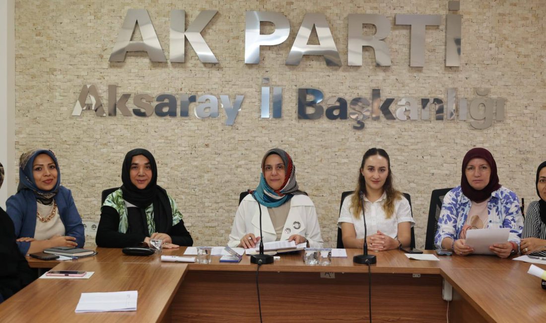 AK Parti Aksaray Kadın Kolları Başkanı Sultan Billur ve yönetim