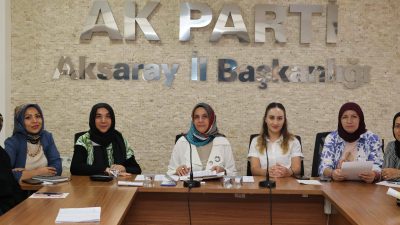 AK Parti Aksaray Kadın Kolları Başkanı Sultan Billur ve yönetim