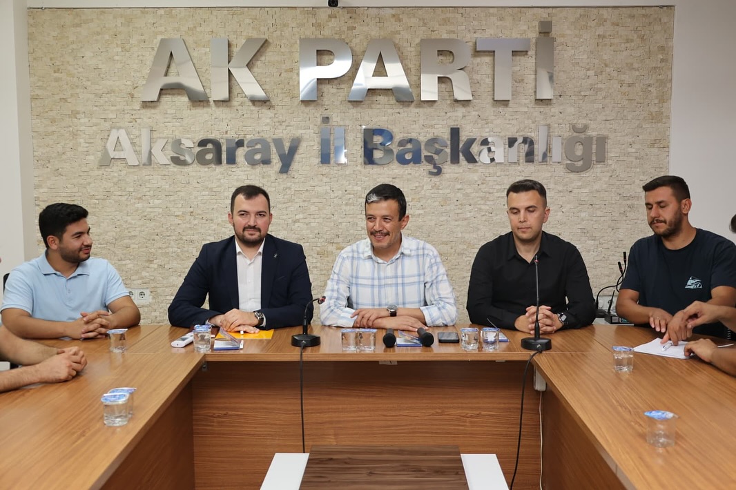 AK Parti Aksaray İl Başkanlığı’nda düzenlenen haftalık olağan İl Gençlik