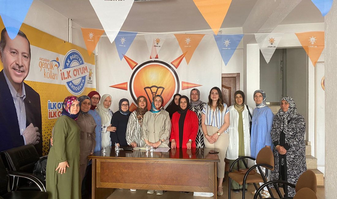 AK Parti Aksaray İl Kadın Kolları Başkanı Sultan Billur, yönetim