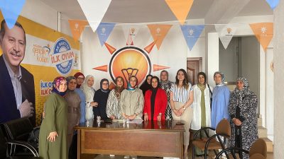 AK Parti Aksaray İl Kadın Kolları Başkanı Sultan Billur, yönetim