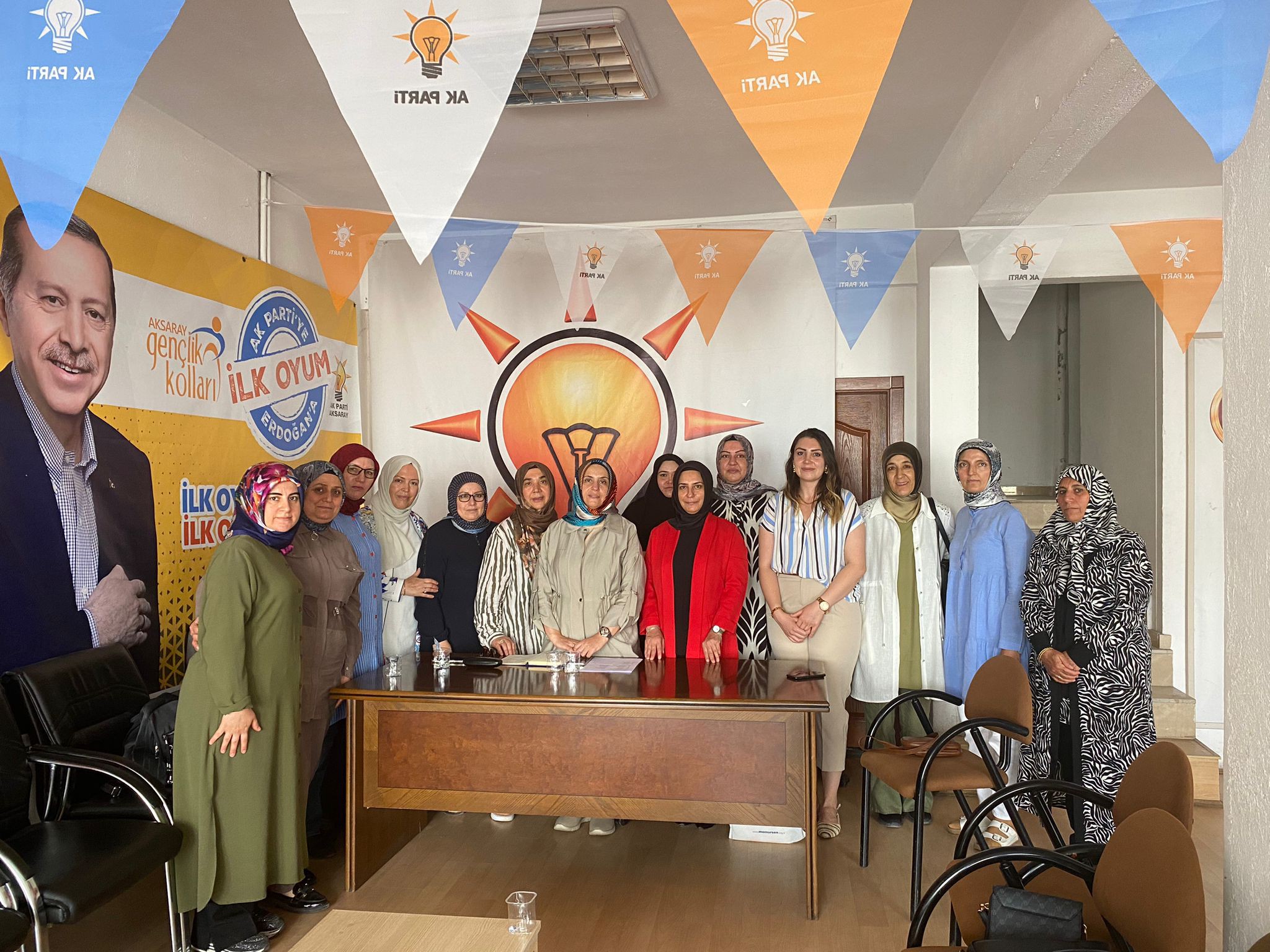 AK Parti Aksaray İl Kadın Kolları Başkanı Sultan Billur, yönetim