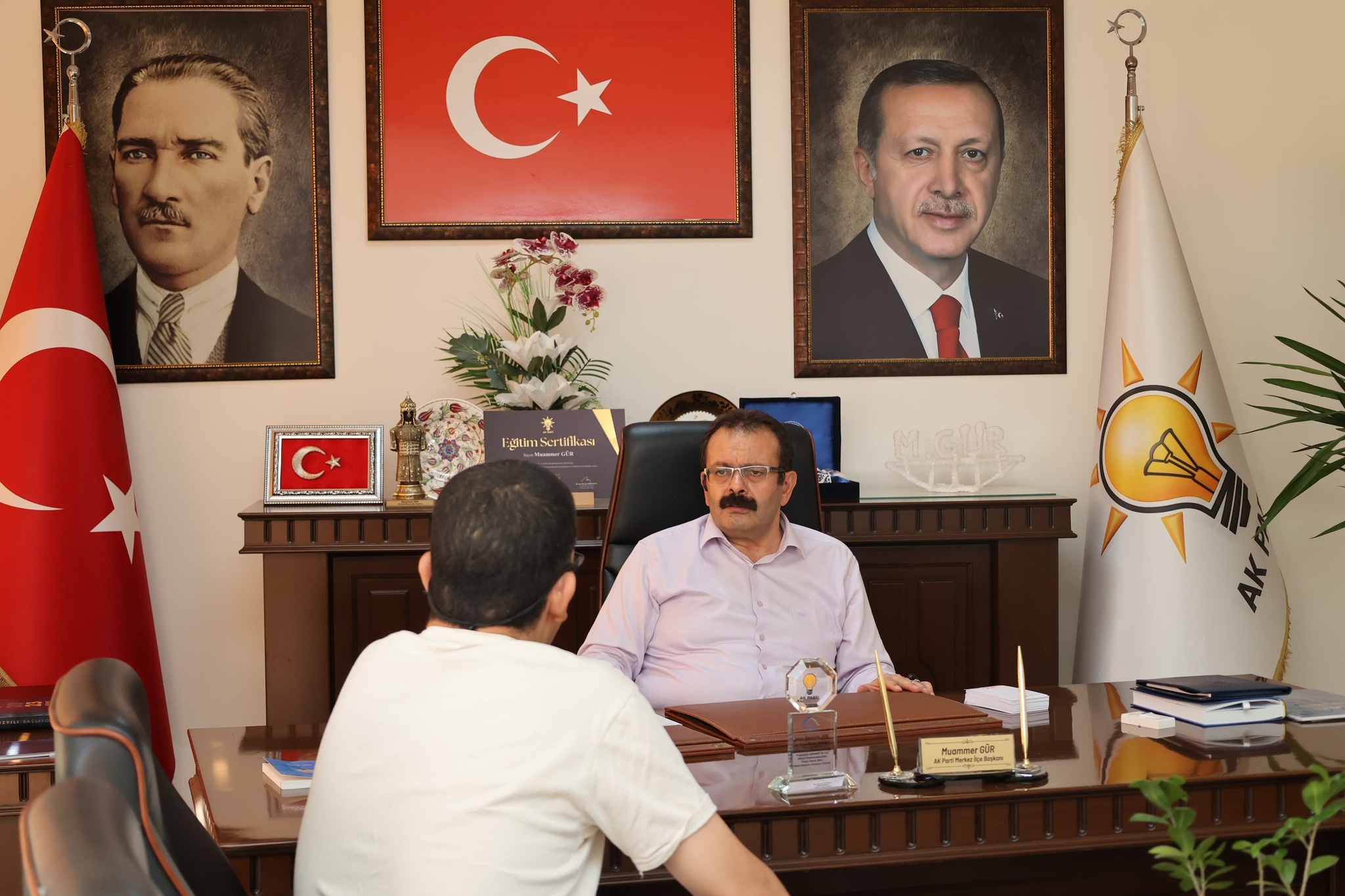 AK Parti Aksaray İl Başkanlığı, vatandaşlarla birebir temas kurarak onların