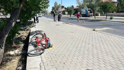Kayseri'nin Tomarza ilçesinde meydana gelen olayda otomobilin çarptığı bisiklet sürücü