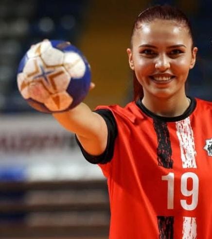 Aksaray Belediyespor Hentbol Takımı’nda forma giyen Zehra Eker, Süper Lig