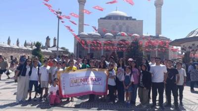Aksaray Gençlik Merkezi bünyesinde faaliyet gösteren DENEYAP Atölyesi öğrencileri Konya’yı