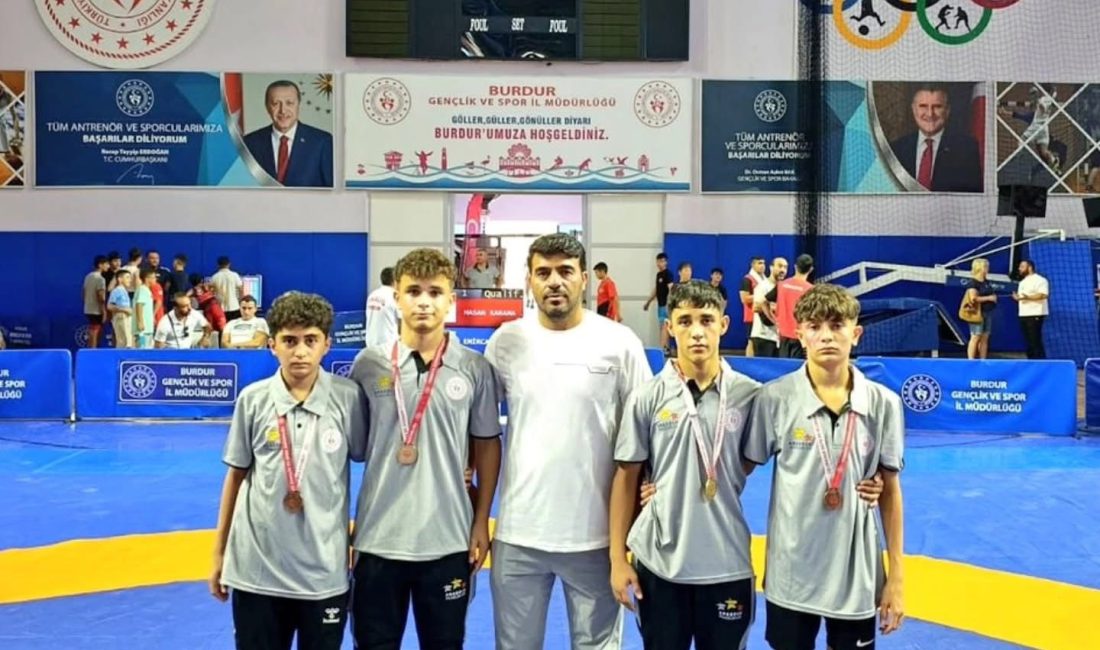 Burdur’da düzenlenen Analig güreş müsabakalarında Aksaraylı sporcular 2 altın, 2