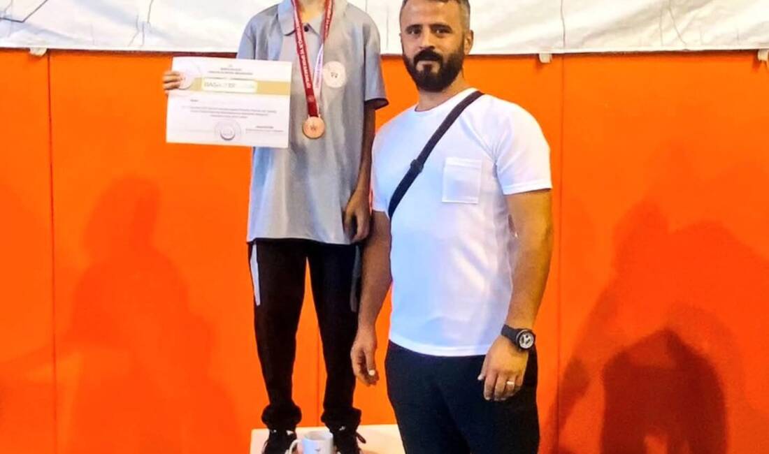 Aksaraylı sporcu Osman Arda Yılmaz, Konya’da gerçekleştirilen Anadolu Yıldızlar Ligi