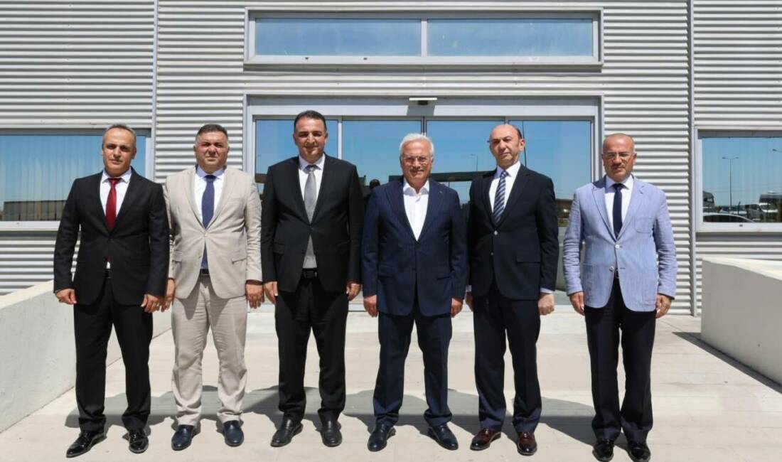 Aksaray Valisi Mehmet Ali Kumbuzoğlu, şehir içerisindeki idari çalışmalarının yanı