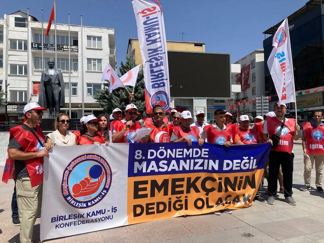 Aksaray'da eğitim sendikaları tarafından memurlara uygulanacak olan zam konusu meydana