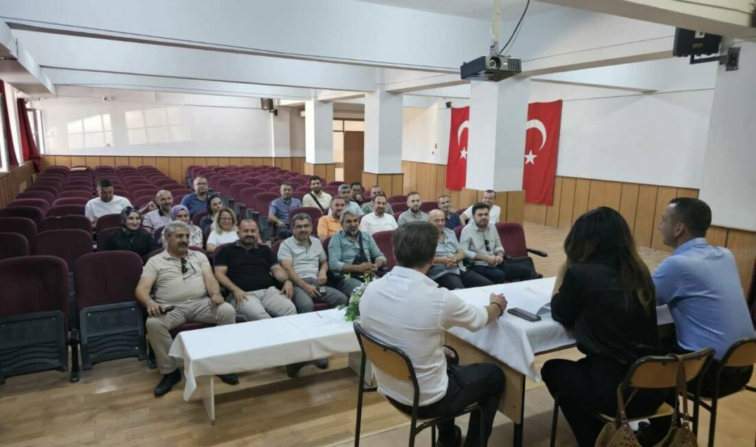 Güzelyurt Çok Programlı Anadolu Lisesi'nde, ilçedeki okul müdürlerinin katılımıyla toplantı