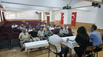 Güzelyurt Çok Programlı Anadolu Lisesi'nde, ilçedeki okul müdürlerinin katılımıyla toplantı