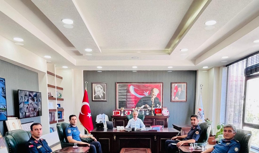 Eskil İlçe Emniyet Amiri Resul Toprak ve İlçe Jandarma Komutanı
