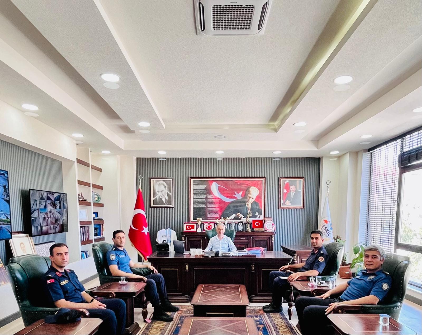 Eskil İlçe Emniyet Amiri Resul Toprak ve İlçe Jandarma Komutanı