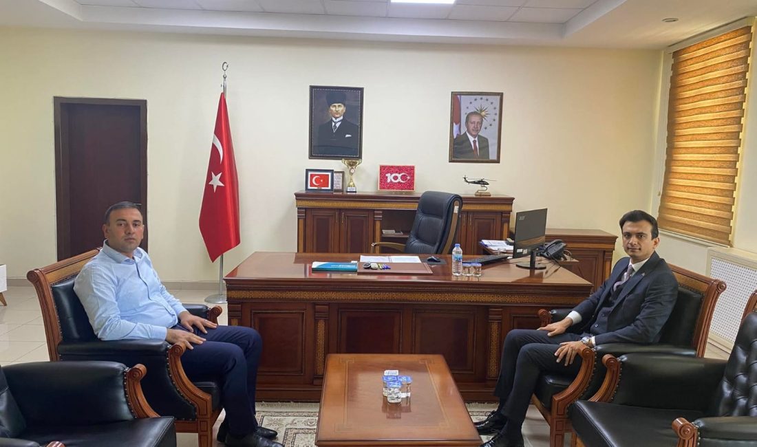 Sultanhanı Kaymakamı Bilal Göksun, göreve yeni başlayan Eskil Kaymakamı