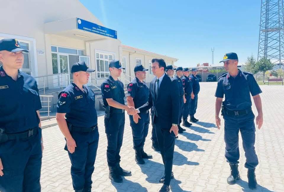 Eskil Kaymakamı Harun Uzar, Eşmekaya Jandarma Karakol Komutanlığı’nı ziyaret etti.