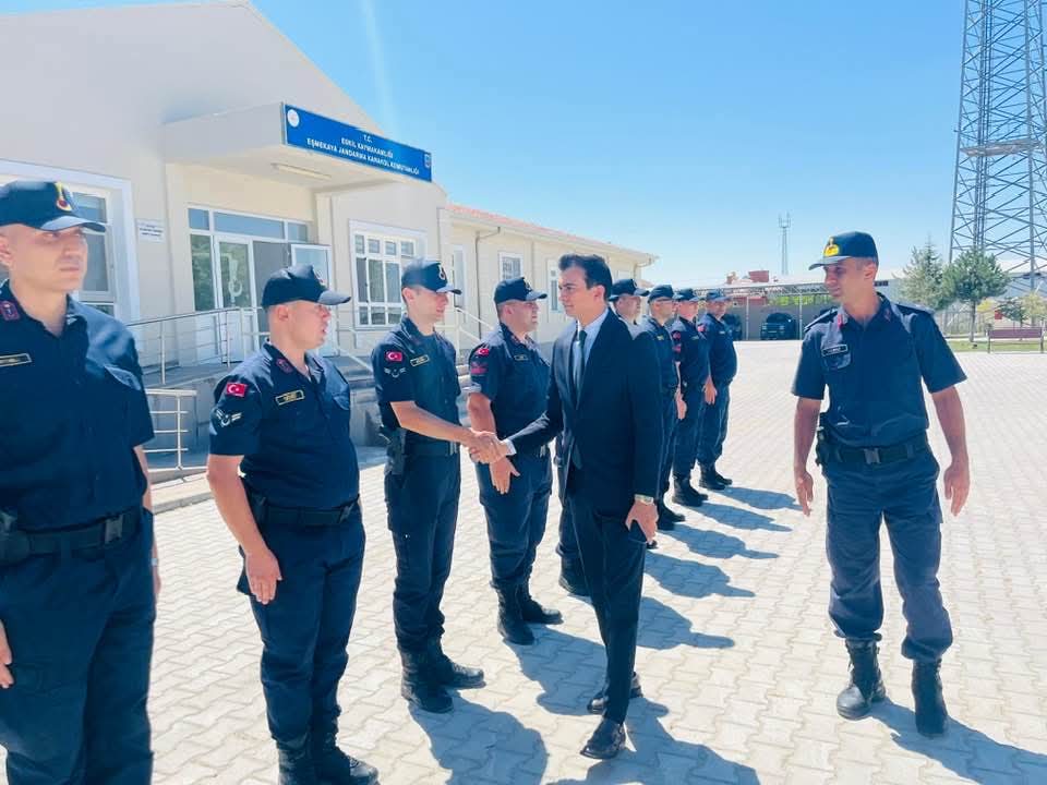 Eskil Kaymakamı Harun Uzar, Eşmekaya Jandarma Karakol Komutanlığı’nı ziyaret etti.
