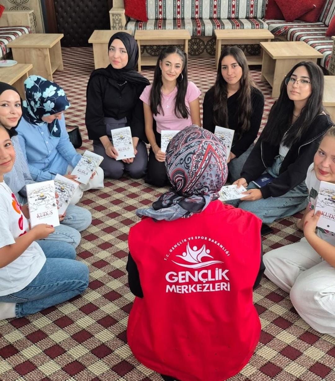 Gülağaç Gençlik Merkezi, “6 Hafta 6 Kitap” etkinliği ile gençler