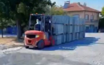 Aksaray’ın Gülağaç ilçesinde belediye ekipleri, üstyapı çalışmalarını sürdürüyor. İlçe genelinde
