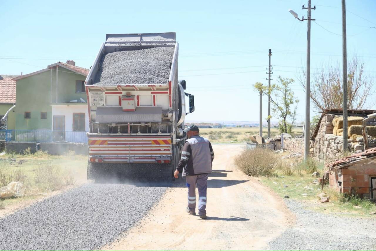 Aksaray Belediyesi ekipleri Hürriyet Mahallesi’nde , güvenli ve konforlu trafik