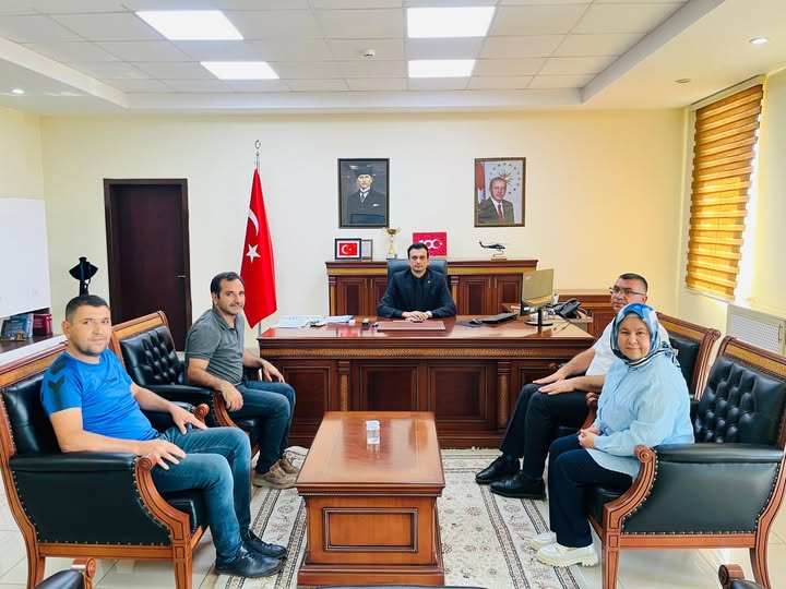 Eskil’de eğitim camiası, ilçenin yeni kaymakamına hayırlı olsun ziyaretinde bulundu.