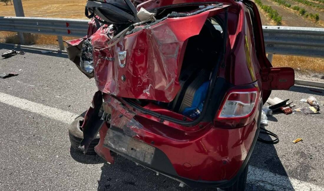 Ankara-Niğde Otoyolu Pınarcık mevkiinde çekici ile otomobilin çarpıştığı kazada 64