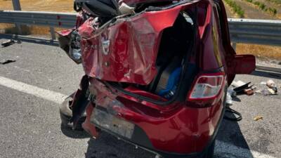 Ankara-Niğde Otoyolu Pınarcık mevkiinde çekici ile otomobilin çarpıştığı kazada 64