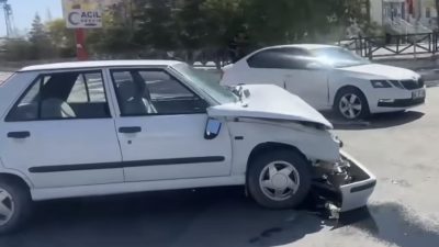 Aksaray’da trafik kazası: İl Genel Meclis üyesi yara almadan kurtuldu.