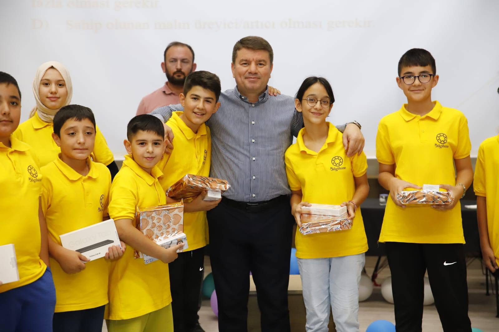 Bugün Aksaray’da gençlerin bilgi yarışması heyecanı yaşandı. Belediye Başkanı Evren