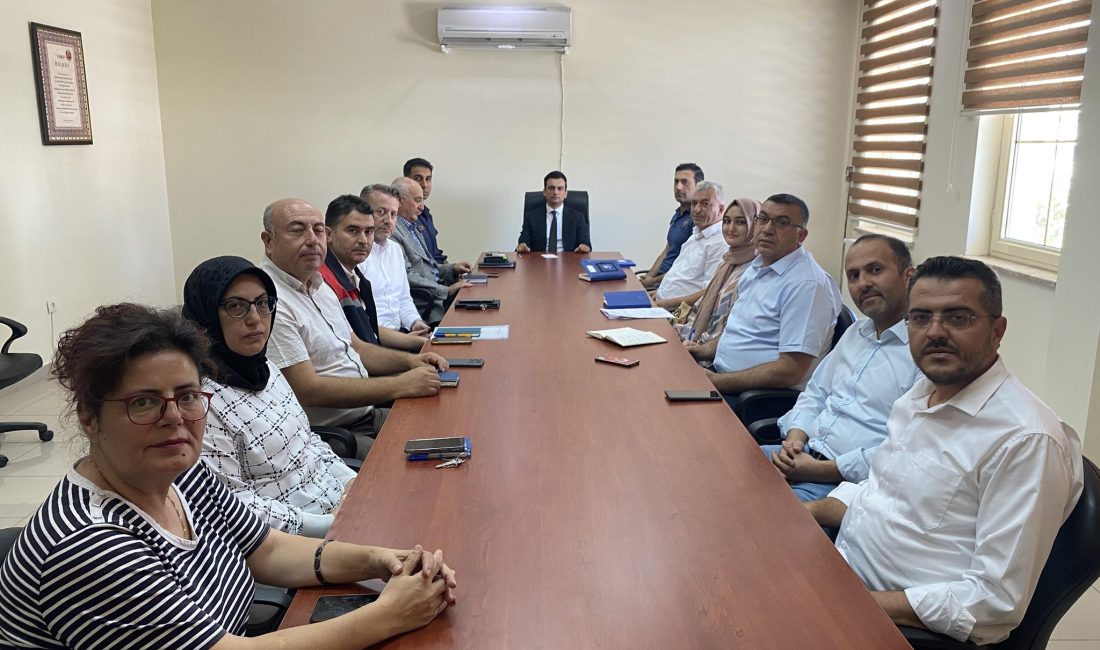 Eskil Kaymakamı Harun Uzar başkanlığında haftalık olarak düzenlenen kurum amirleri
