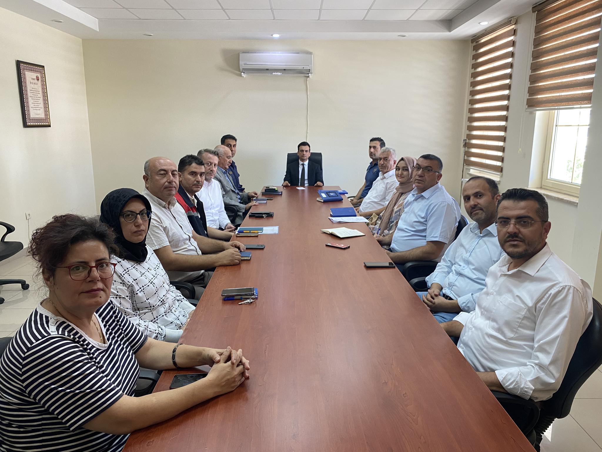 Eskil Kaymakamı Harun Uzar başkanlığında haftalık olarak düzenlenen kurum amirleri