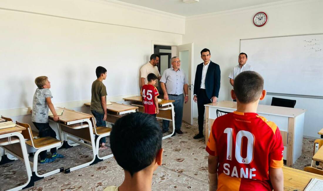 Eskil Kaymakamı Harun Uzar, ilçede faaliyet gösteren Ömer Halisdemir Erkek