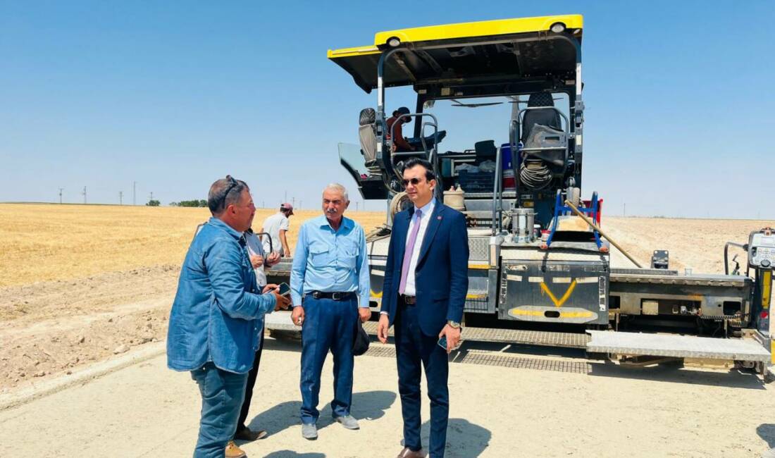 Eskil Kaymakamı Harun Uzar, Böğet Köyü’nde devam eden yol yapım