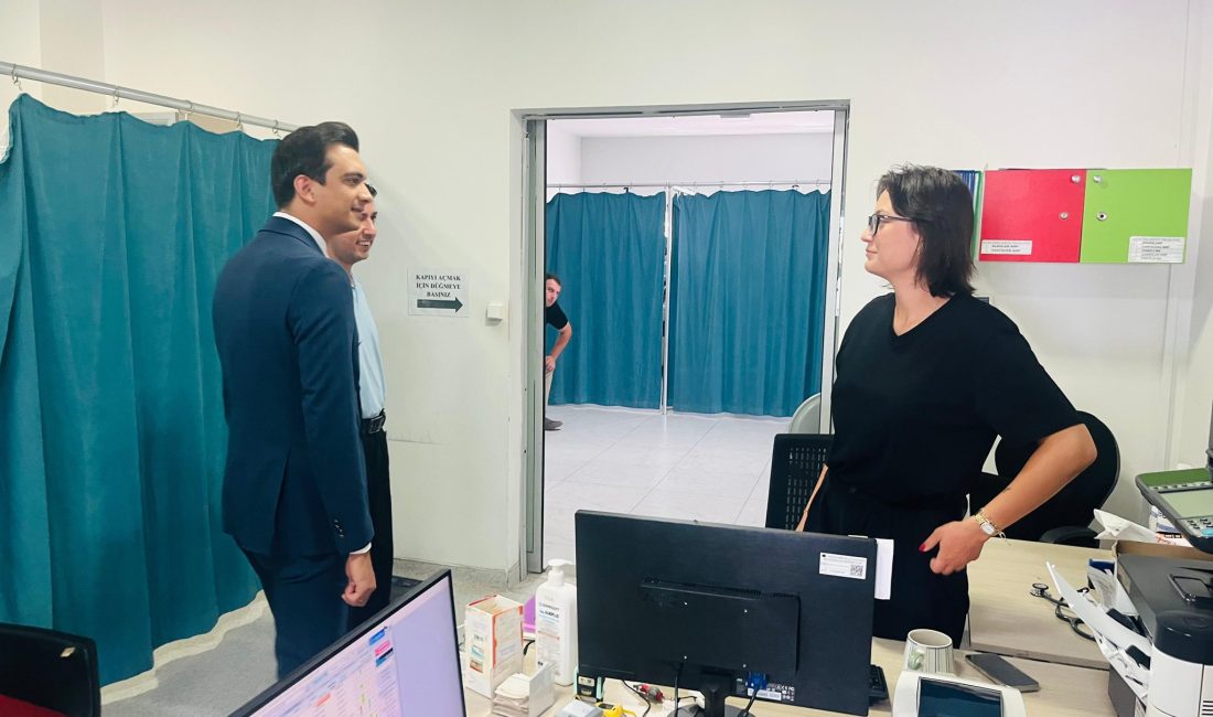 Eskil Kaymakamı Harun Uzar, Eskil İlçe Devlet Hastanesini ziyaret ederek
