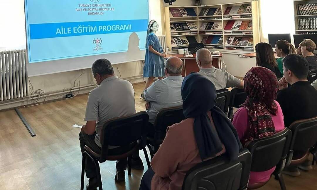Aksaray İl Halk Kütüphanesinde, sosyal medyanın doğru kullanımına dair kapsamlı