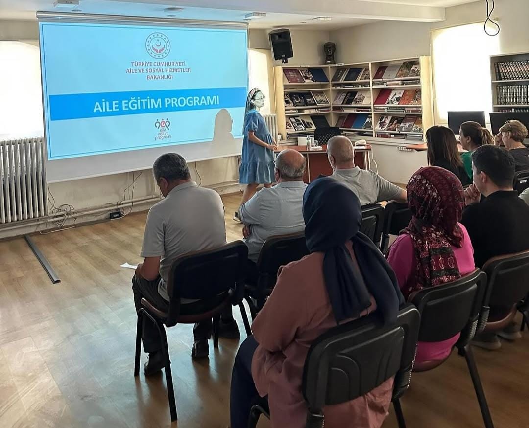 Aksaray İl Halk Kütüphanesinde, sosyal medyanın doğru kullanımına dair kapsamlı