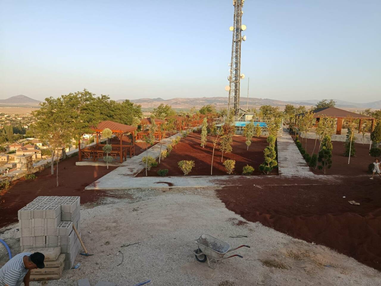 Demirci Belediyesi, ilçeye nefes aldıracak yeni yaşam alanı Millet Bahçesi’nde