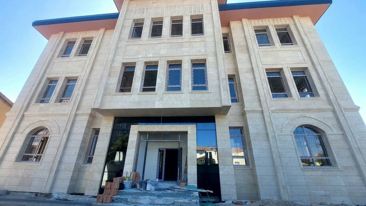 Aksaray’ın Ortaköy ilçesinde yapımı devam eden İlçe Emniyet Müdürlüğü hizmet
