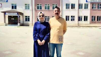 Ortaköy’de 20 yıl boyunca görev yapan öğretmen Halil Çetin ve