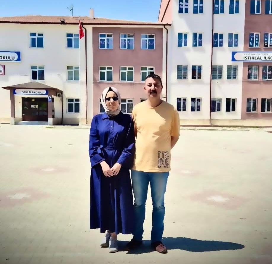 Ortaköy’de 20 yıl boyunca görev yapan öğretmen Halil Çetin ve
