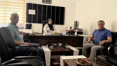 Sağlık-Sen Aksaray Şube Başkanı Rıfat Kaya, sendika temsilcileriyle birlikte Aile