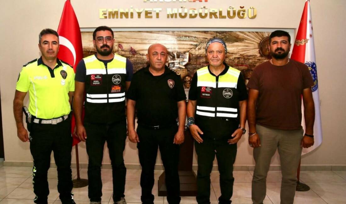 Aksaray’da motosiklet sürücülerinin güvenliğini artırmak amacıyla anlamlı bir ziyaret yapıldı.