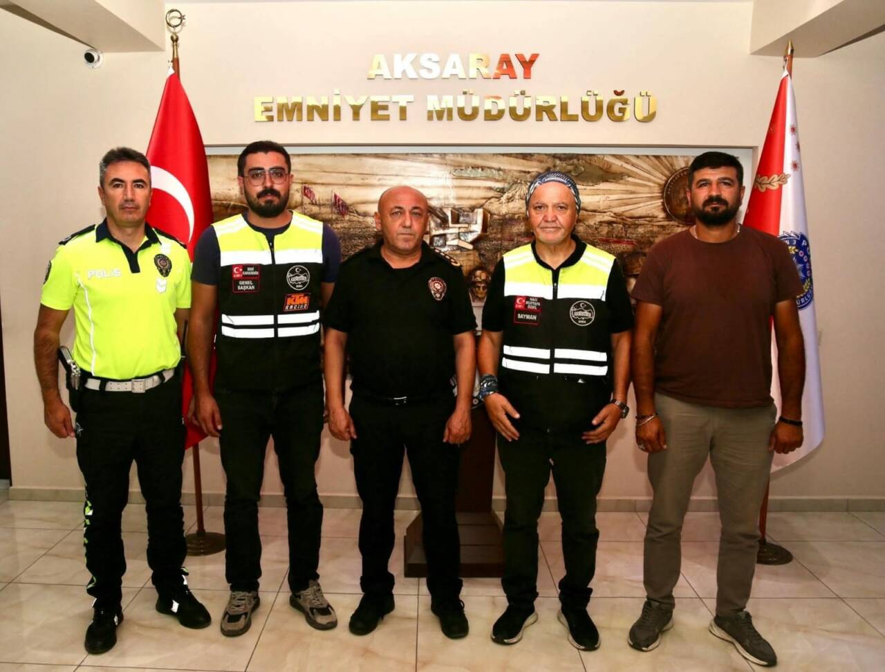 Aksaray’da motosiklet sürücülerinin güvenliğini artırmak amacıyla anlamlı bir ziyaret yapıldı.