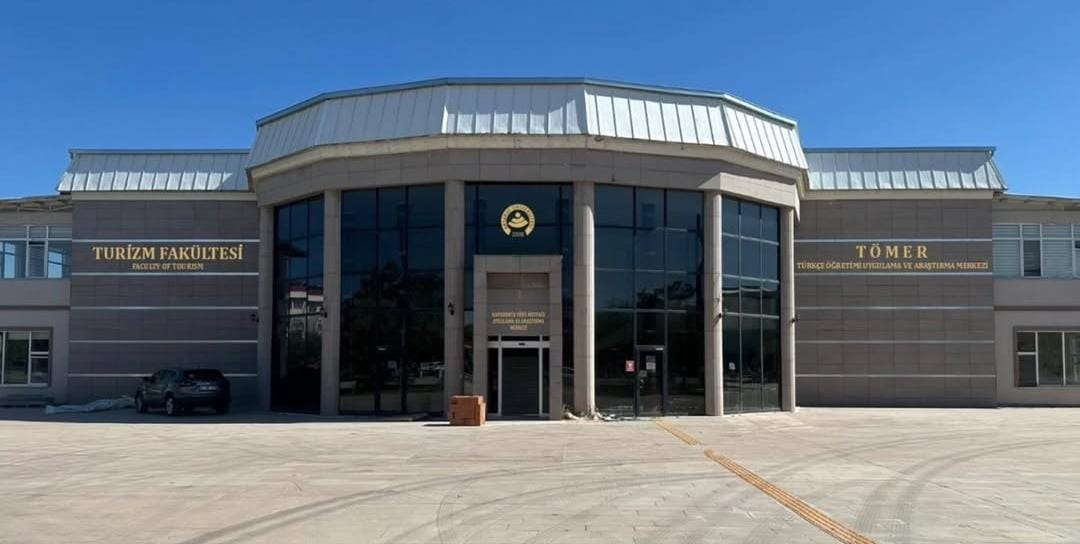Aksaray Üniversitesi Turizm Fakültesi, yeni fakülte binası ile öğrencilere kapılarını