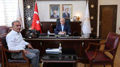 Aksaray Valisi Mehmet Ali Kumbuzoğlu, Güzelyurt Belediye Başkanı Ünal Demircioğlu’nu