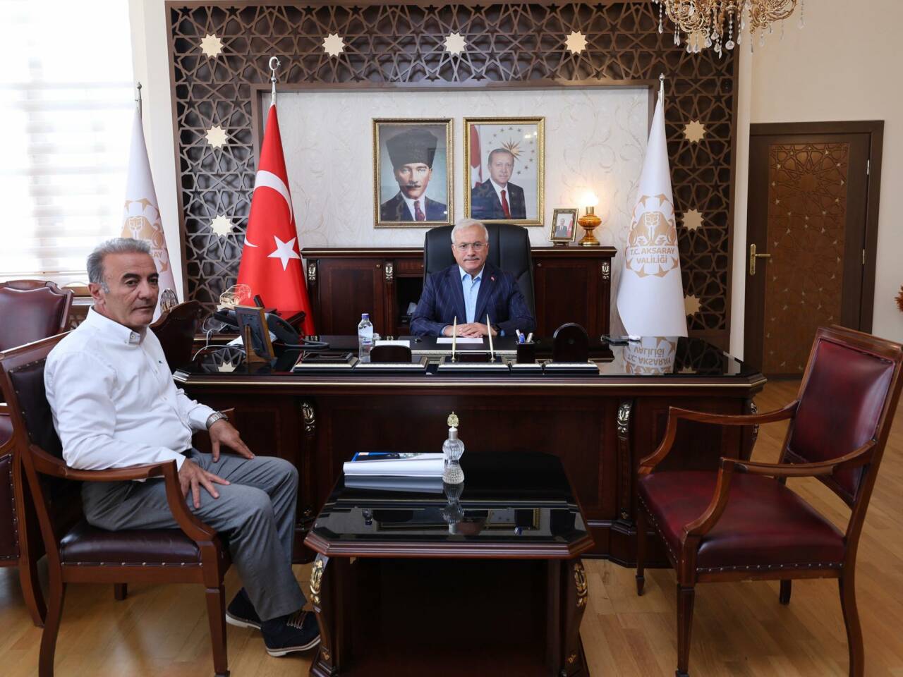 Aksaray Valisi Mehmet Ali Kumbuzoğlu, Güzelyurt Belediye Başkanı Ünal Demircioğlu’nu