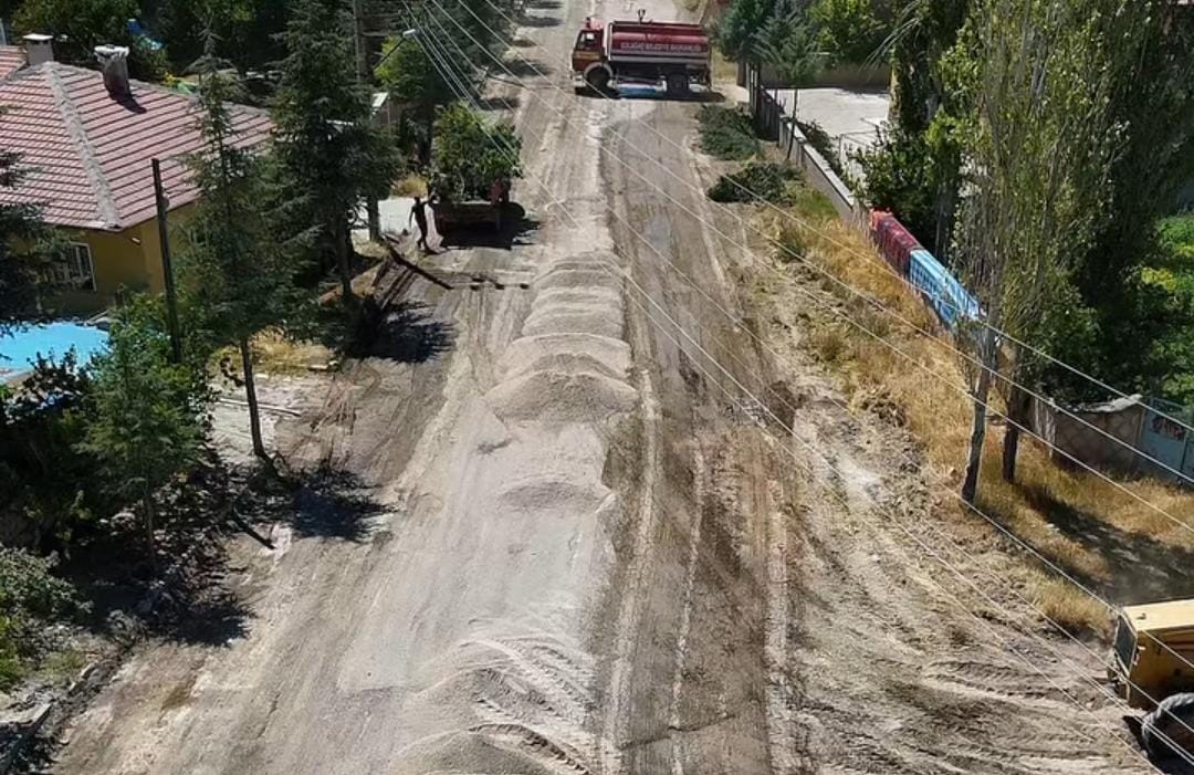 Gülağaç'ta belediye ekipleri, Yeni Mahalle’de kapsamlı bir yeniden inşa süreci